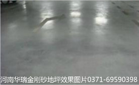 泊车场路滑形成的严重交通变乱-金刚砂防滑地坪